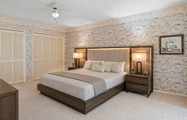 Photo - 3900 Oaks Clubhouse Dr Unit King  rarely available, BIG!