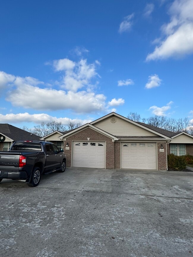 Building Photo - 6084 Lauren Ln Unit Duplex