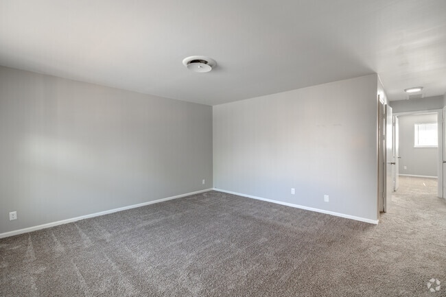 2BR, 2BA - 935SF - Family Room - Stratford East Apartments