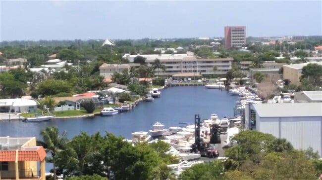 Photo - 777 S Federal Hwy Unidad PH 2