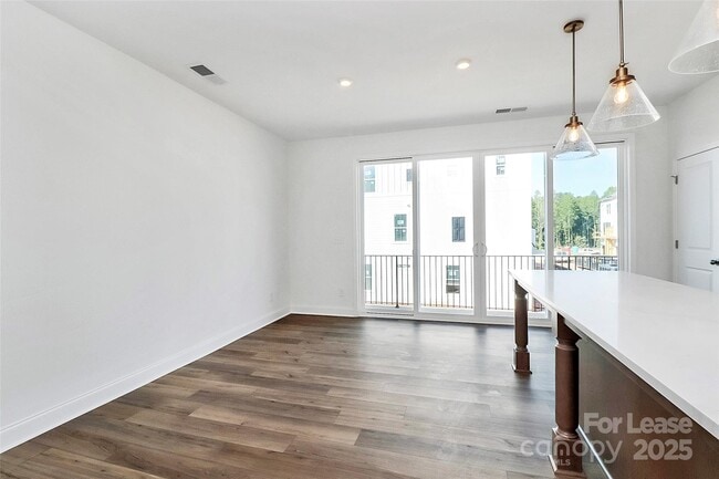 Photo - 7118 Westrow Ave