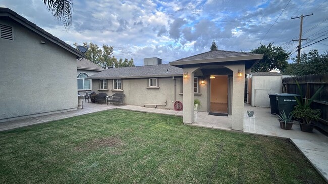 Building Photo - 1404 Teresa St