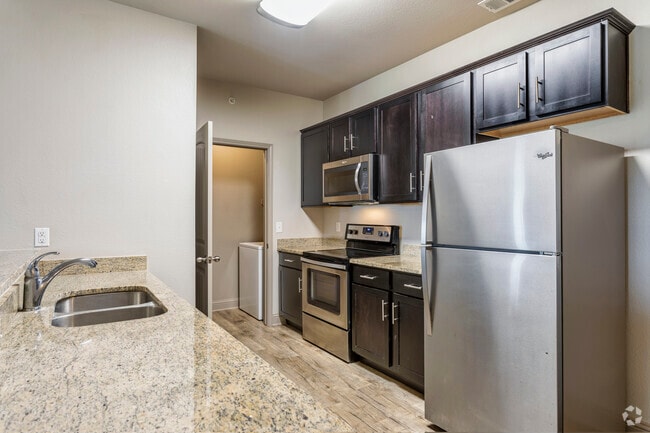 2HAB, 2BA - 1040SF C-Style - Cocina