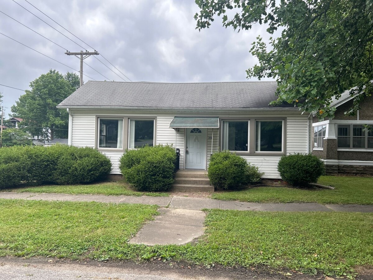 Photo - 216 W High St