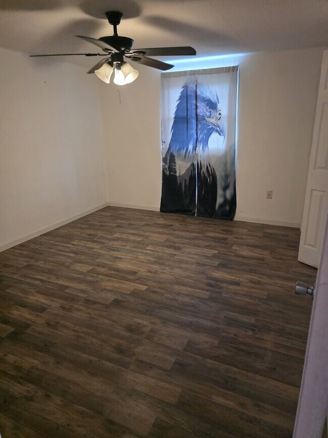 Photo - 549 Thompson Ave