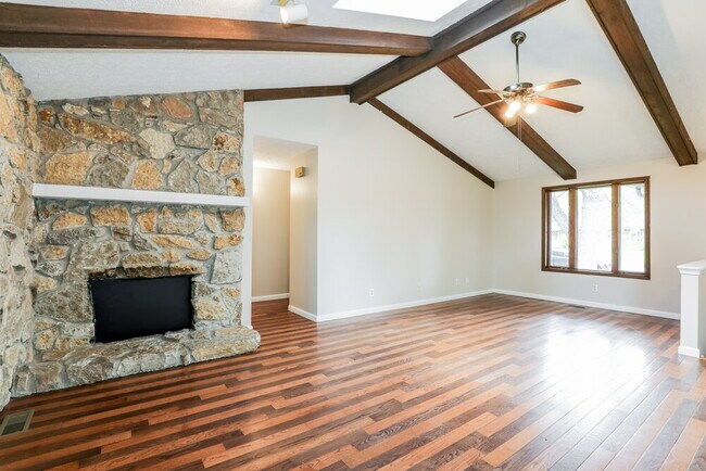 Photo - 476 Spring Dr