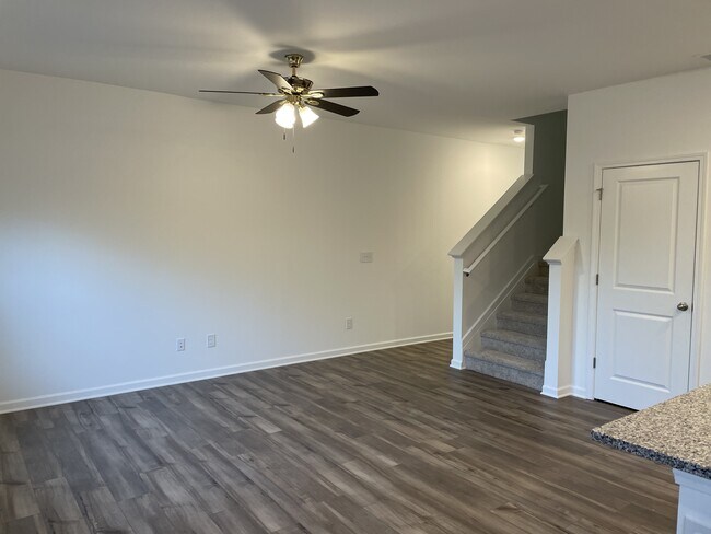 Photo - 1423 Ben Park Way