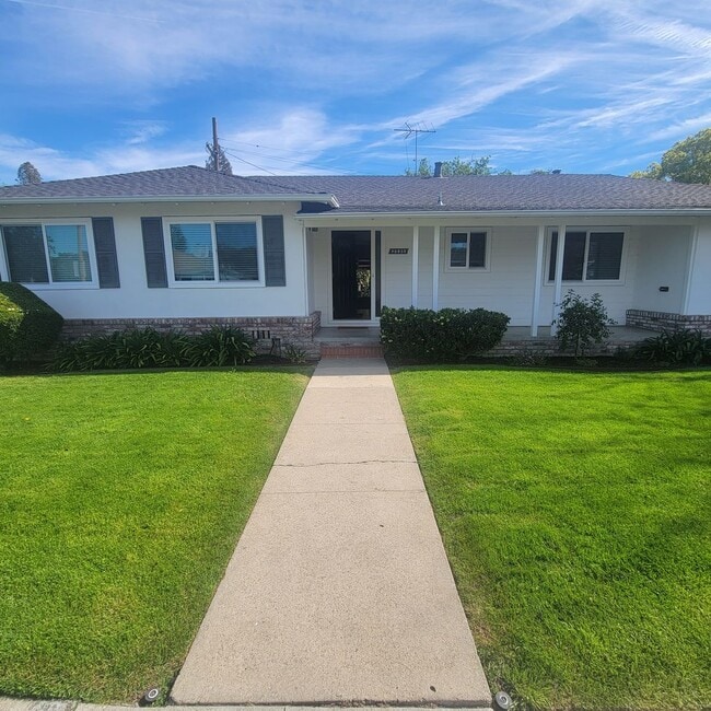 Building Photo - Well-Maintained Redwood City Home with Bonus Room & Private Yard