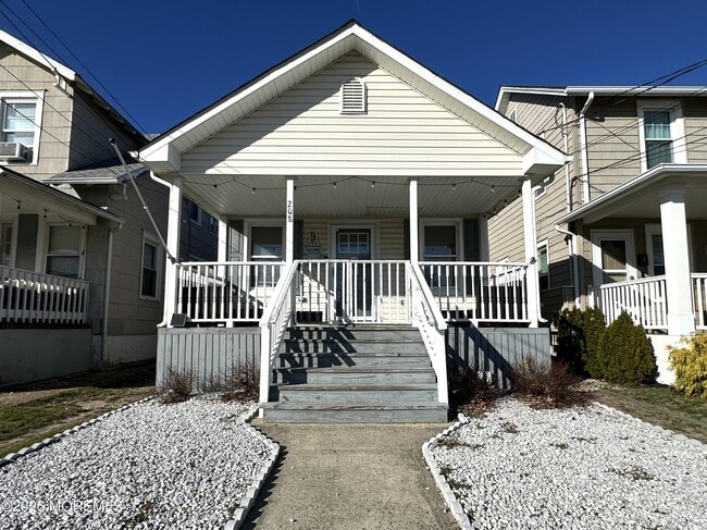 Photo - 208 15th Ave