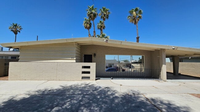 Building Photo - Retro style near Downtown & The Arts District!!!