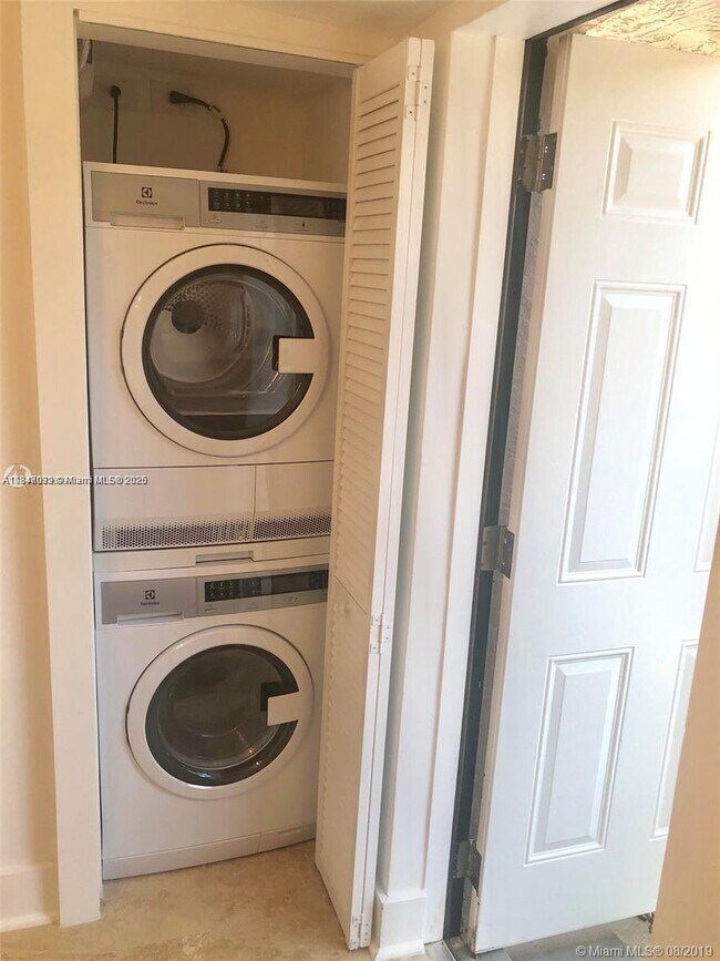 Photo - 6125 SW 63rd Terrace Unidad 1