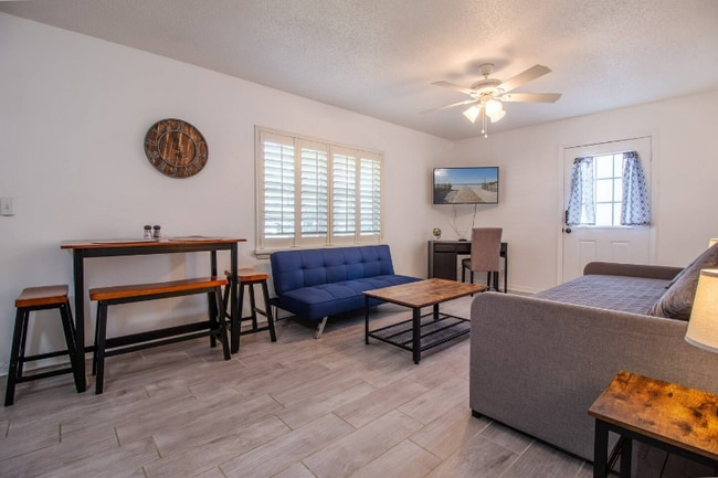 Photo - 3120 Peel Ave Unidad 2