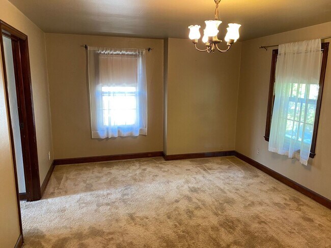 612 N 4th Ave Unit Upper