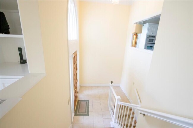 Photo - 105 Strachan Ln House