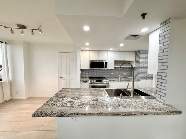3525 Sage Rd Unit 703