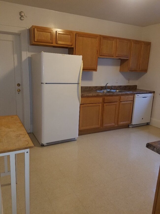 Photo - 345-47 Roosevelt Ave Unit 2nd Floor