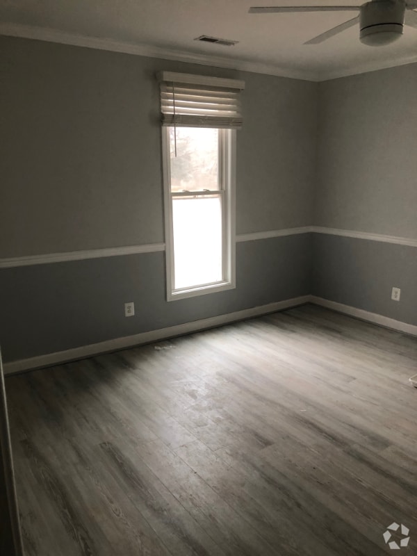 Building Photo - 438 Main St Rental