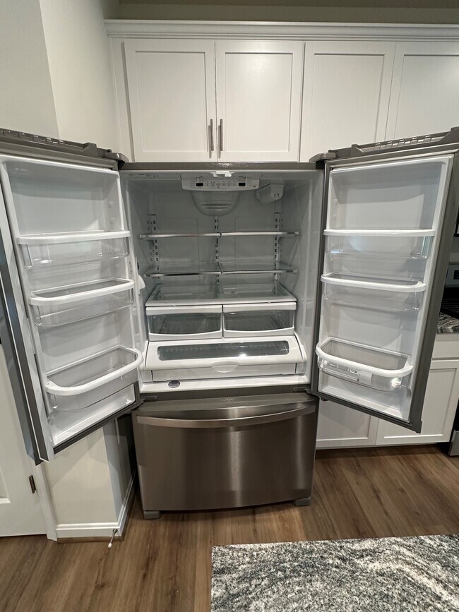 Photo - 1102 Thomas Trl