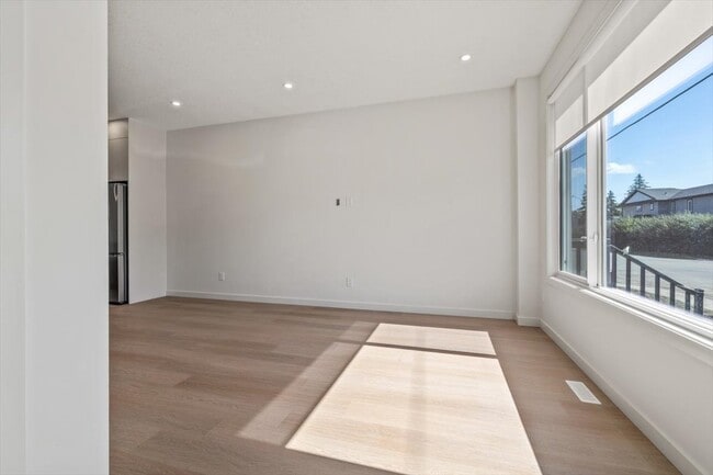 15024 90 Av NW