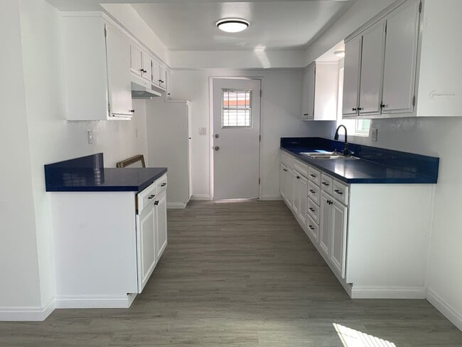 Building Photo - 4334 W 145th St Unit 1