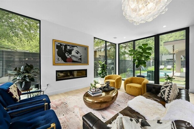 Building Photo - 908 Columbus St Rental