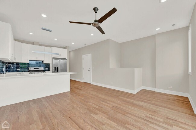 Photo - 4607 S St Lawrence Ave Unit 2