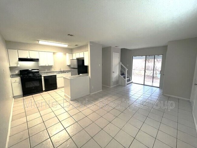 Photo - 1201 Southport Dr Unit B