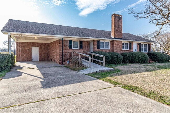 Photo - 3 BR | 1.5 BA Brick Home in Mt Olive! *Water/Lawn Care Included*