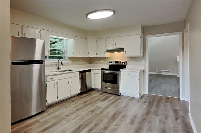 Photo - 3013 Alberta Dr