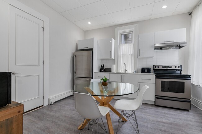 Photo - 41 Welland Ave Unit 1