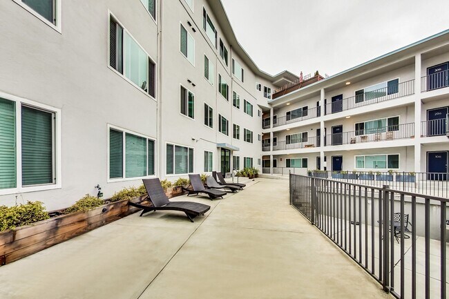 Photo - 245 Lee Street