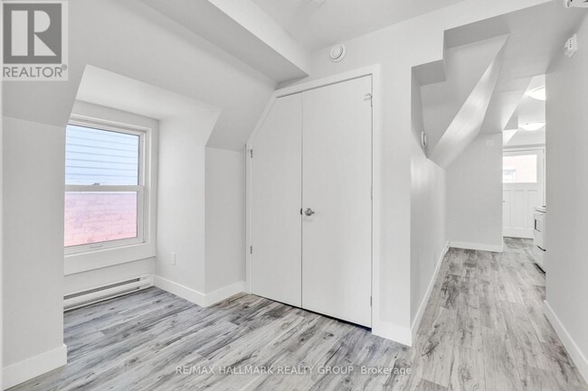 Photo - 261 Somerset St. E