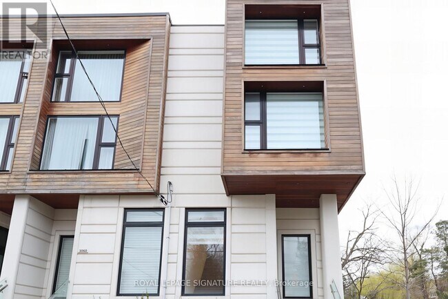Photo - 3062 Bayview Ave