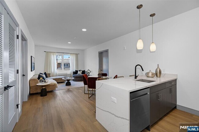 Photo - 1435 10th St