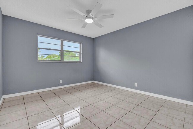Photo - 340 NW 19th St Unit 308