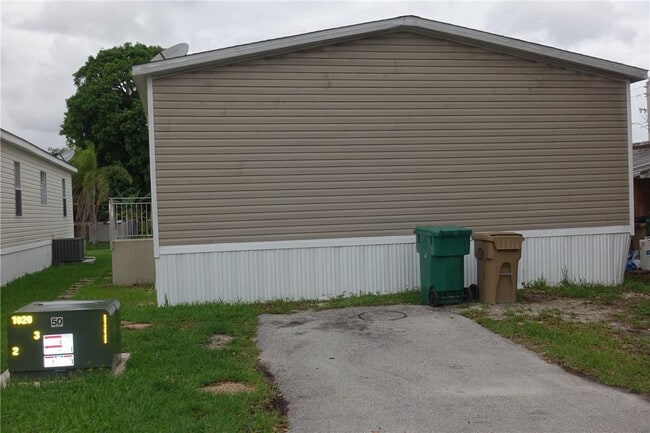 Building Photo - 13311 SW 9th Ct