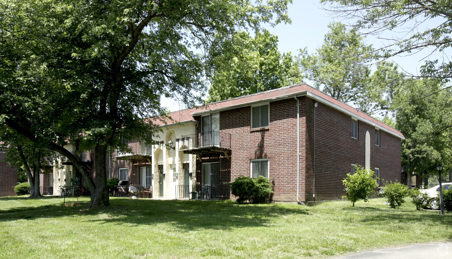 Montecito Apartments - Montecito Apartments