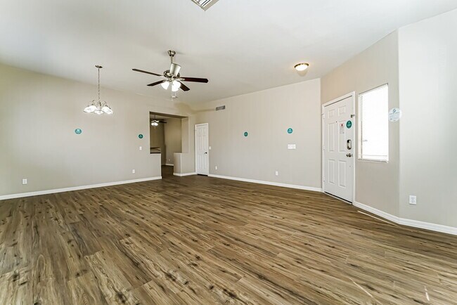 Photo - 1534 W Churchill Pl