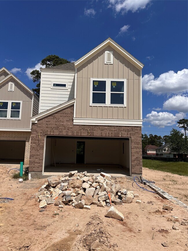 Building Photo - 6130 Auburn Lakes Dr Unit 201