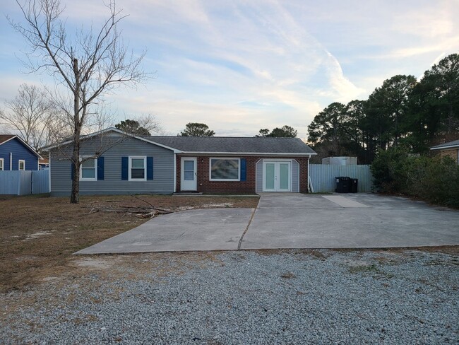 3 bedroom, 2 bath home - Sneads Ferry - 3 bedroom, 2 bath home  - Sneads Ferry