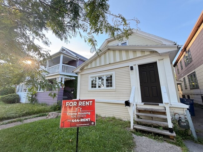 Building Photo - 99 Custer St