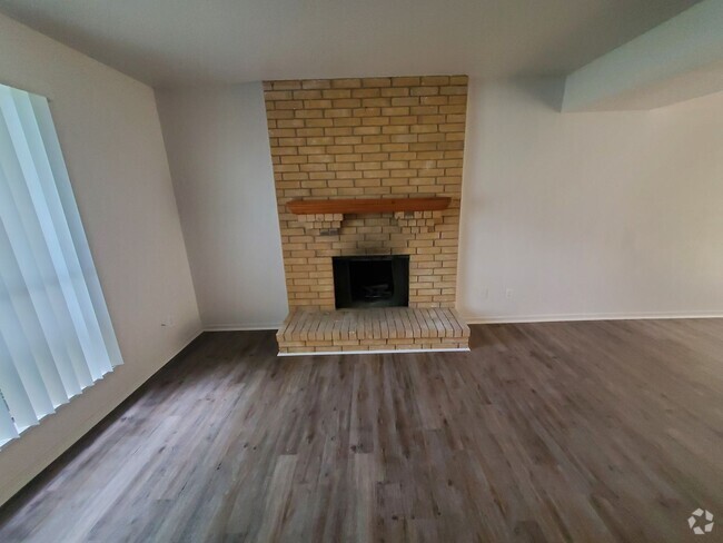 Building Photo - AVAILABLE NOW!!! Split Level, 3-Bed 2.5-Ba... Rental