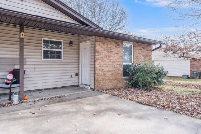 Photo - 2316-2318 Raven Ln