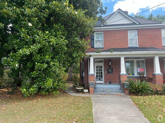 Building Photo - Charming 2-Bedroom Home in Prime Devine St...