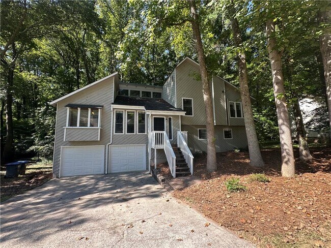 330 Homestead Cir NW