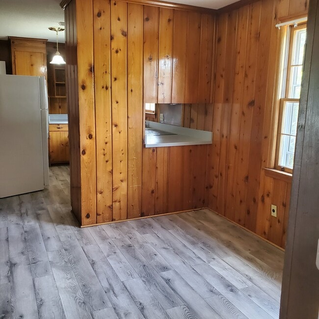 Photo - 301 W Lakeside Ave