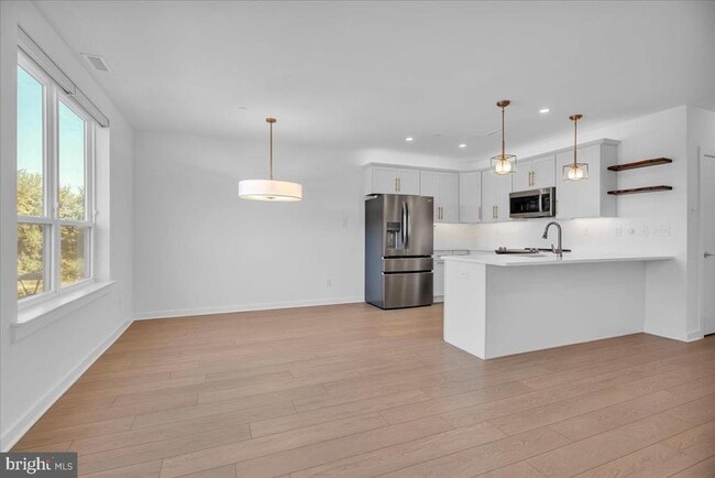 Photo - 904 Riverplace Dr