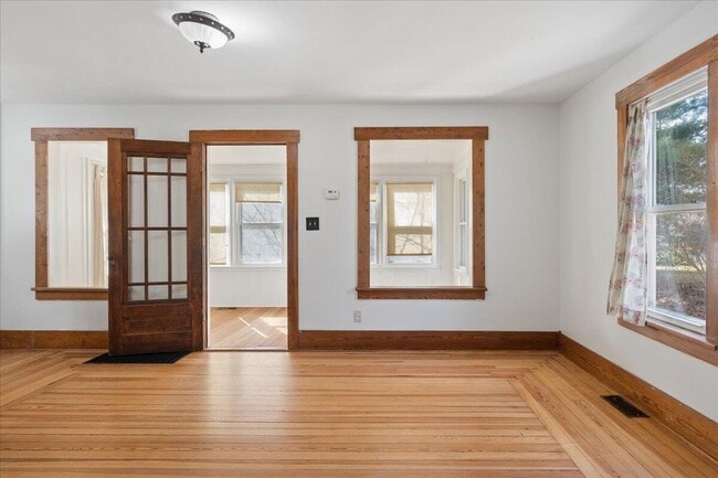 Photo - 751 Holmes Rd