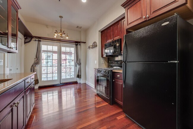 Photo - 880 Summit Ave Unit 2