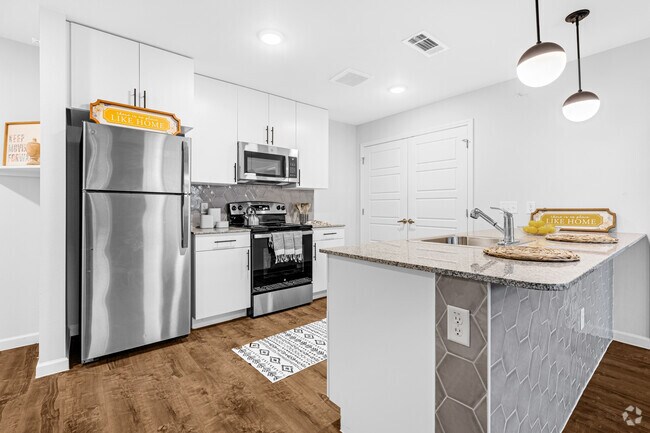 2 BR 2 BA, 850 Sq. Ft. - Kitchen